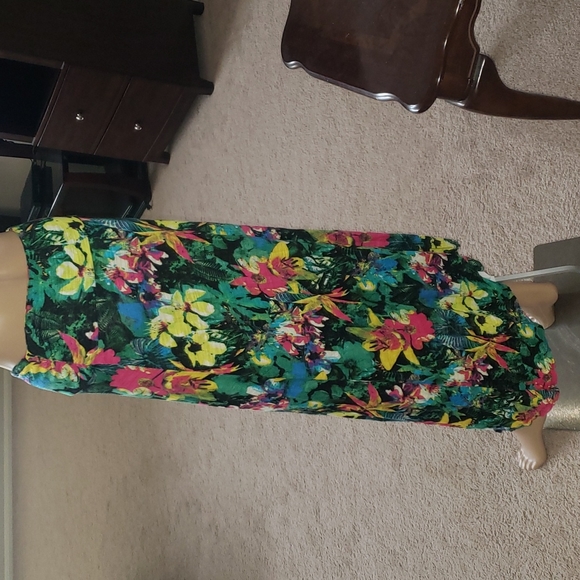 Cable & Gauge m vibrant colored tropical flowers assymetrical hem burnout - Picture 5 of 8